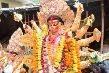 Delhi, Hindistan, Ekim 09.2024 - Hindistan 'ın en büyük Hindu festivali olan Jhilmil Kolonisi Delhi' ye yakından bakan geleneksel Tanrıça Durga