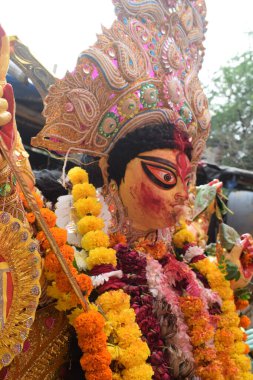 Delhi, Hindistan, Ekim 09.2024 - Hindistan 'ın en büyük Hindu festivali olan Jhilmil Kolonisi Delhi' ye yakından bakan geleneksel Tanrıça Durga