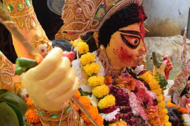 Delhi, Hindistan, Ekim 09.2024 - Hindistan 'ın en büyük Hindu festivali olan Jhilmil Kolonisi Delhi' ye yakından bakan geleneksel Tanrıça Durga