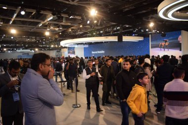 Noida, Uttar Pradesh, Hindistan, 28 Kasım 2023 - Otomobil Fuarı 2023 'te sergilenen tamamen otonom elektrik, dizel ve benzin otomobili. Otomobil geleceği için tasarlanmış yaratıcı bir araba.