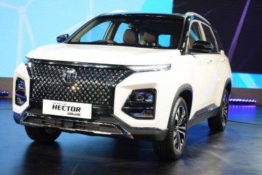 Noida, Uttar Pradesh, Hindistan, 28 Kasım 2023 - Otomobil Fuarı 2023 'te sergilenen tamamen otonom elektrik, dizel ve benzin otomobili. Otomobil geleceği için tasarlanmış yaratıcı bir araba.