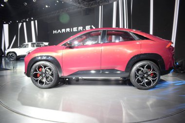 Noida, Uttar Pradesh, Hindistan, 28 Kasım 2023 - Otomobil Fuarı 2023 'te sergilenen tamamen otonom elektrik, dizel ve benzin otomobili. Otomobil geleceği için tasarlanmış yaratıcı bir araba.