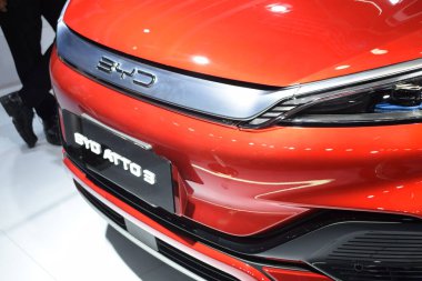 Noida, Uttar Pradesh, Hindistan, 28 Kasım 2023 - Otomobil Fuarı 2023 'te sergilenen tamamen otonom elektrik, dizel ve benzin otomobili. Otomobil geleceği için tasarlanmış yaratıcı bir araba.