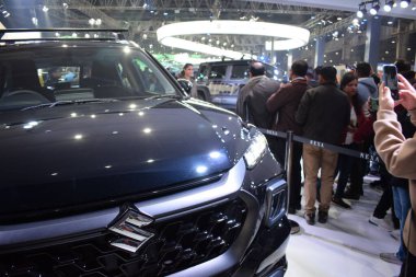 Noida, Uttar Pradesh, Hindistan, 28 Kasım 2023 - Otomobil Fuarı 2023 'te sergilenen tamamen otonom elektrik, dizel ve benzin otomobili. Otomobil geleceği için tasarlanmış yaratıcı bir araba.