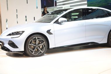 Noida, Uttar Pradesh, Hindistan, 28 Kasım 2023 - Otomobil Fuarı 2023 'te sergilenen tamamen otonom elektrik, dizel ve benzin otomobili. Otomobil geleceği için tasarlanmış yaratıcı bir araba.