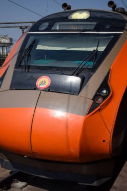 Delhi, Hindistan, 15 Ağustos 2025 - Vande Bharat Ekspres treni Amritsar 'dan Delhi' ye gidiyor Amritsar tren istasyonu, Vande Bharat Hindistan 'ın en hızlı treni