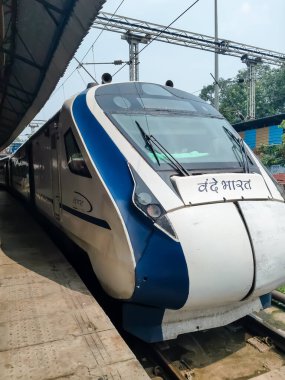Delhi, Hindistan, 15 Ağustos 2025 - Vande Bharat Ekspres treni Amritsar 'dan Delhi' ye gidiyor Amritsar tren istasyonu, Vande Bharat Hindistan 'ın en hızlı treni