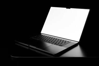 Siyah Macbook profosyonel koyu temalı. Boş beyaz ekran dizüstü bilgisayar modeli