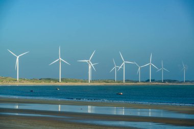 Icarai de Amontada sahilindeki rüzgar enerji çiftliği CE, Brezilya 1 Temmuz 2024