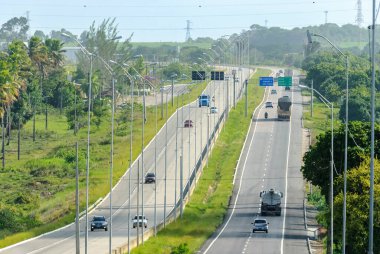 BR101 Otoyolu, Brezilya 'nın kuzeyi ve güneyi arasında önemli bir yol bağlantısı. Joao Pessoa, Paraiba, Brezilya 3 Şubat 2012.