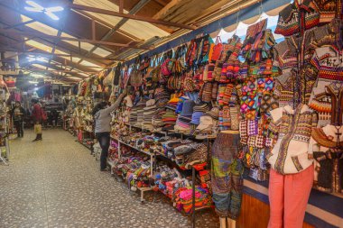 Şili hediyelik eşyaları ve el sanatları 5 Mayıs 2023 'te San Pedro de Atacama, Şili' de satışa sunulacak..