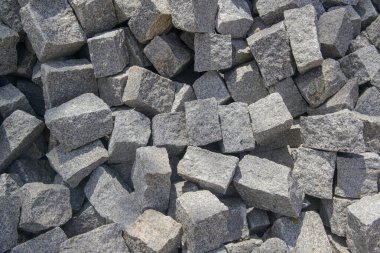 Çakıl taşları arka plan oluşturuyor. Str 'da taş taşları kullanılmış.