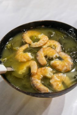 Geleneksel Amazon Karidesli Tacaca Çorbası