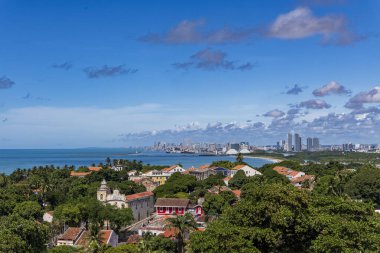 Recife 'nin Skyline' ıyla tarihi Olinda 'nın panoramik görüntüsü ve