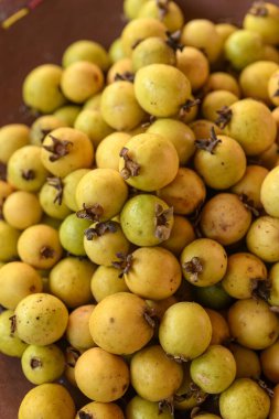 Araca meyvesi. Brezilya 'dan olgun sarı ara meyvesi, yerel tropik