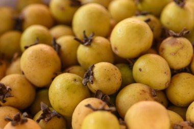 Araca meyvesi. Brezilya 'dan olgun sarı ara meyvesi, yerel tropik