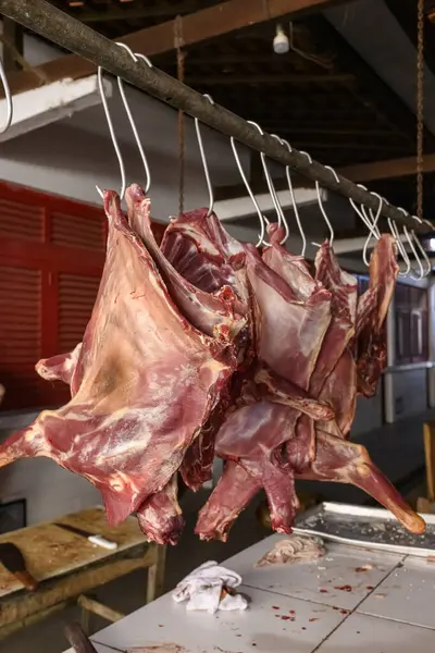 Serra Branca, Paraiba, Brezilya 'da açık pazarda satılık keçi eti