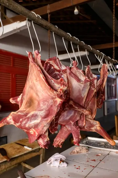 Serra Branca, Paraiba, Brezilya 'da açık pazarda satılık keçi eti