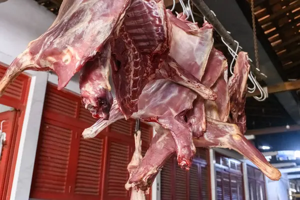 Serra Branca, Paraiba, Brezilya 'da açık pazarda satılık keçi eti