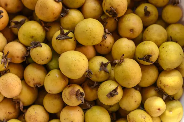 Araca meyvesi. Brezilya 'dan olgun sarı ara meyvesi, yerel tropik