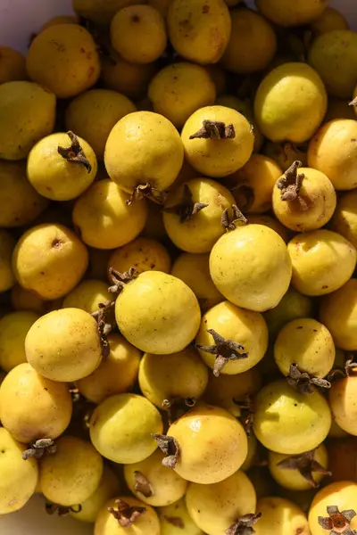 Araca meyvesi. Brezilya 'dan olgun sarı ara meyvesi, yerel tropik