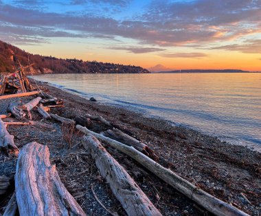 Washington 'da Puget Sound' da günbatımı 