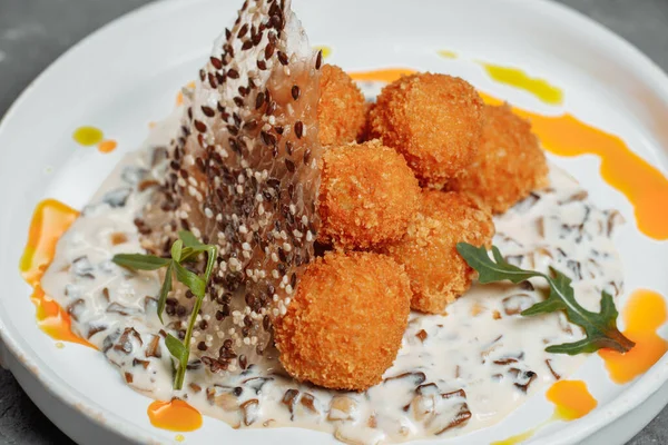 Patates kroketleri. Patates püresi. Ekmekli ve bol yağda kızartılmış. Yüksek kalite fotoğraf