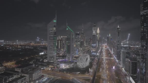Κηφήνας Πτήση Πάνω Από Νυχτερινή Πόλη Του Ντουμπάι Υψηλής Ποιότητας — Αρχείο Βίντεο