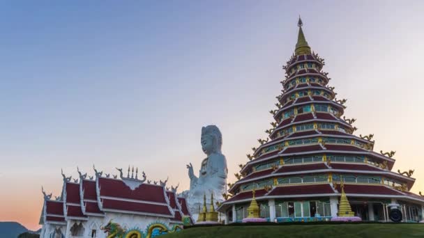 位于泰国昌格里的华府宝拉康寺的时间是中国风格的日落时间 — 图库视频影像