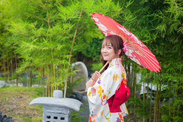 Young Woman Wearing Traditional Japanese Kimono Yukata Holding Umbrella Park — Stock Photo, Image