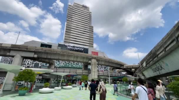 Bangkok Thailandia Settembre 2023 Bts Skytrain Fronte Siam Discovery Shopping — Video Stock