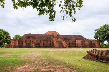 Khao Klang Nok, Eylül 2023 'te UNESCO' nun Dünya Mirası Alanına dönüşecek olan Si Thep tarihi parkının bir parçasıdır. Dvaravati döneminde, Phetchabun Eyaleti, Tayland 'da bir mimaridir..
