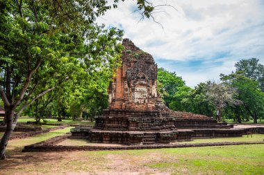 Prang Song Phi Nong, Si Thep tarihi parkında, Tayland 'ın Phetchabun eyaletinde Dvaravati döneminde bir mimaridir..