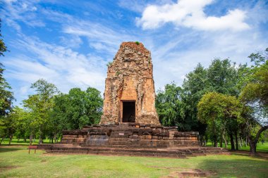Phra Prang in Si Thep tarihi parkında. Phetchabun Eyaleti, Tayland 'da Dvaravati döneminde bir mimari..