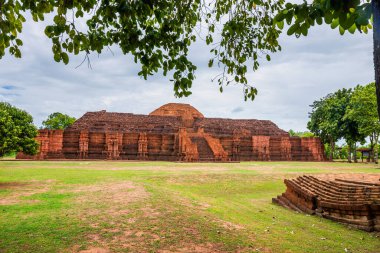 Khao Klang Nok, Eylül 2023 'te UNESCO' nun Dünya Mirası Alanına dönüşecek olan Si Thep tarihi parkının bir parçasıdır. Dvaravati döneminde, Phetchabun Eyaleti, Tayland 'da bir mimaridir..