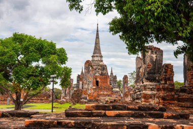 Wat Phra Si Santhe 'nin manzarası Ayutthaya Tarih Parkı' ndadır. Bangkok, Tayland yakınlarında önemli bir turistik merkezdir..