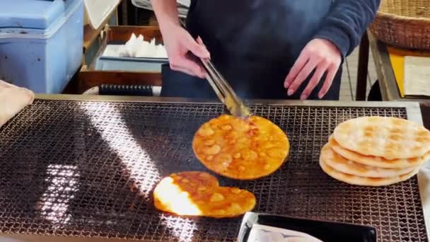 Woman Grills Senbei Traditional Charcoal Grill Food Street Front Ban — Stock Video