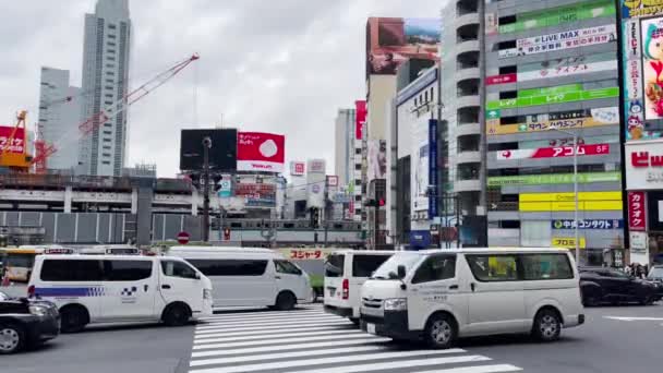 Tóquio Japão Novembro 2023 Muitas Pessoas Atravessam Estrada Shibuya Crossing — Vídeo de Stock