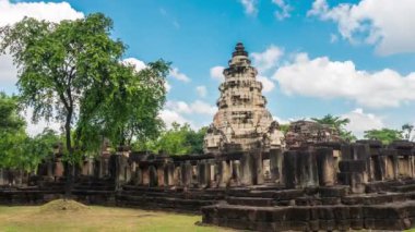 Phanom Wan Kalesi 'nin Zaman Çizelgesi antik çağlarda güzel, açık bir gökyüzü gününde tarihi parkta inşa edildi. Nakhon Ratchasima Eyaleti, Tayland.