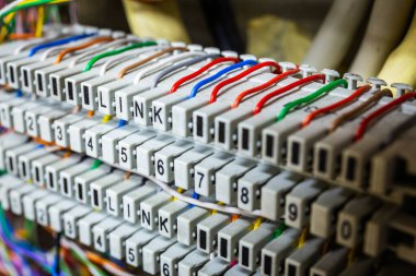 Özel Otomatik Şube telefon santralinin içinde eski bir teknoloji var. Odaklanmayı seç