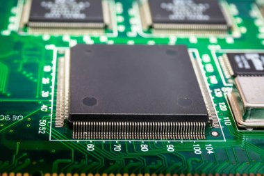 Bilgisayar panolarındaki çiplerin kapatılması ve telefon işleyen akıllı cihazlar. Odaklanma ve kopyalama arkaplanı seç