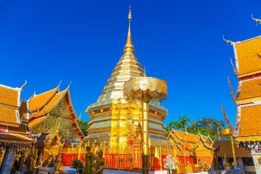 Wat Phra Doi Suthep ya da Altın Tapınak, Tayland 'ın başkenti Chiang Mai' yi ziyaret eden ünlü bir yerdir..