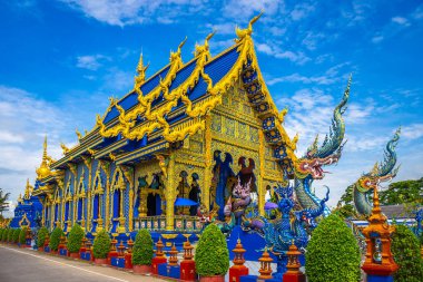 Wat Rong Suea 10 tapınağı ya da mavi gökyüzü geçmişi olan Mavi Tapınak, Tayland 'ın Chiang Rai Eyaleti, popüler bir yer ve Chiang Rai' nin dönüm noktası.