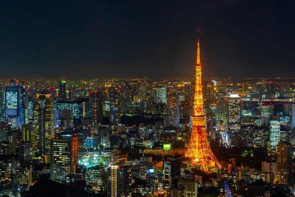 Ночной Токио, с его высокими зданиями и красивыми огнями, является популярным местом для туристов со всего мира и важным деловым и экономическим городом.