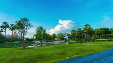 Wat Non Kum veya Wat Luang Pho To in Sikhio District, Nakhon Ratchasima, Korat, Tayland Tayland 'daki tapınakların sembolik bir yeridir. Gün batımında