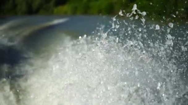 Медленное Движение Видео Брызг Воды Лодки — стоковое видео