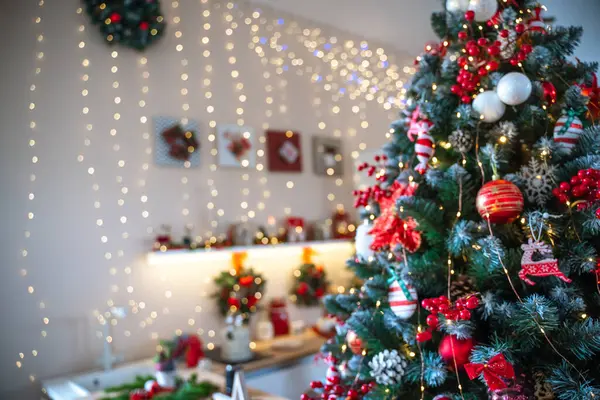 Árvore Natal Com Decoração Fundo Inverno Com Luzes Brilhantes Fotografias De Stock Royalty-Free