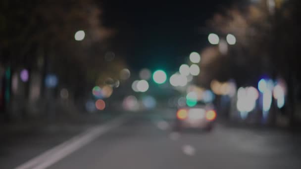 Bulanık Ulaşım Görüntüleri Yol Boyunca Şehir Işıkları Bulanık Geceleri Odak — Stok video