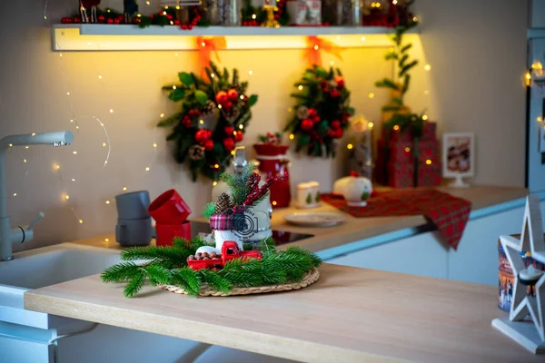 Árvore Natal Com Decoração Fundo Inverno Com Luzes Brilhantes — Fotografia de Stock