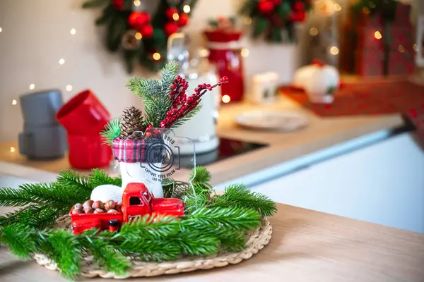 Árbol Navidad Con Decoración Fondo Invierno Con Luces Brillantes — Foto de Stock